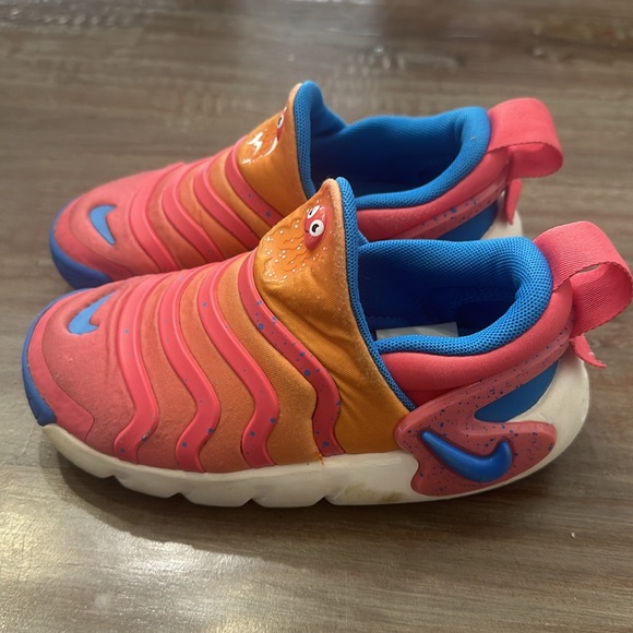 Girls Nike sneakers size 11 - Picture 2 of 4